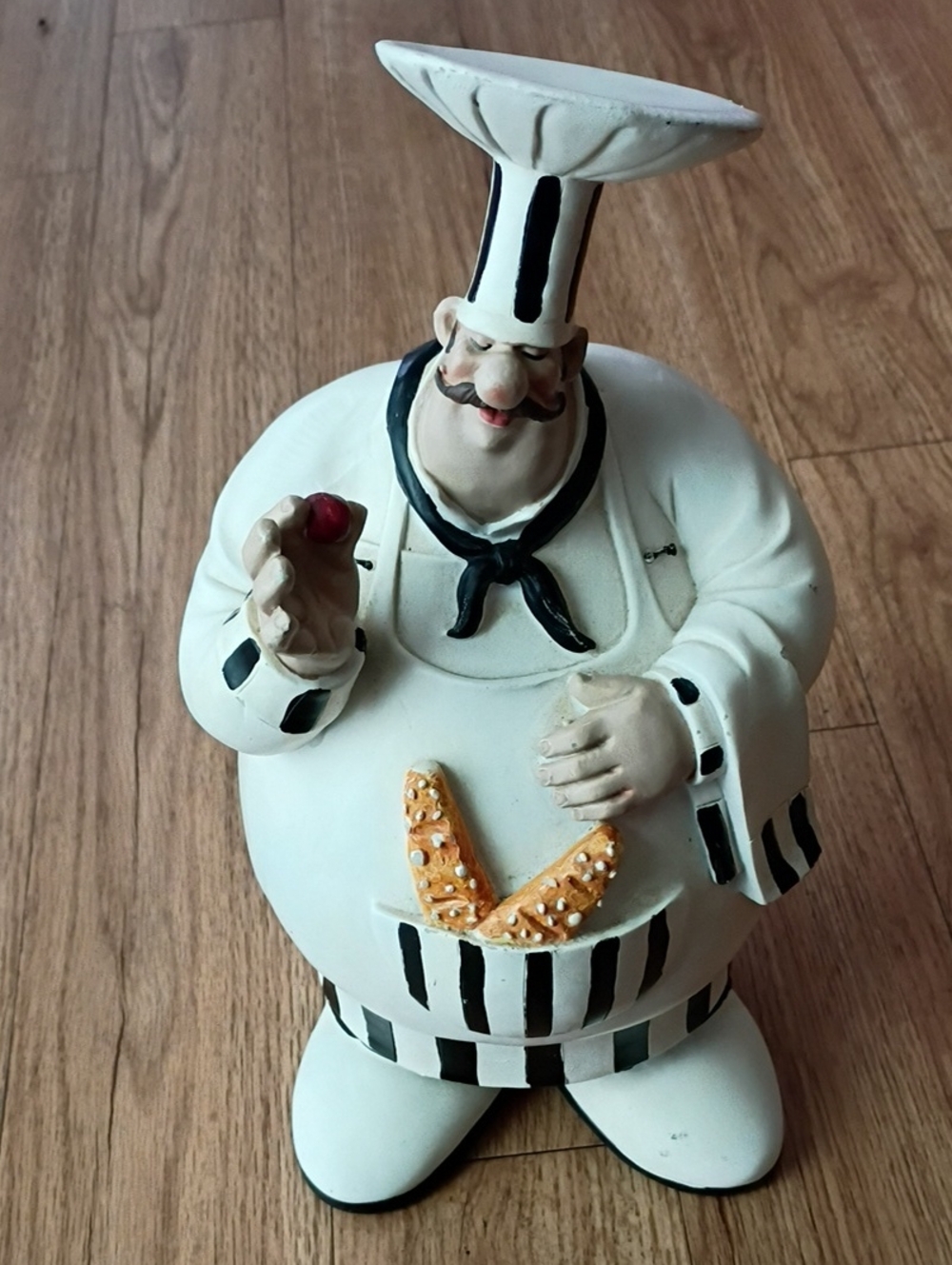 Decorative White Chef Figurine Statue for Kitchen